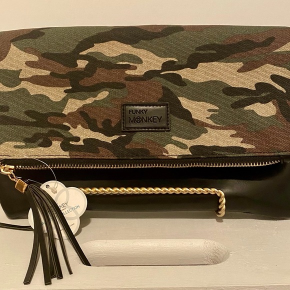 NWT Funky Monkey Camouflage Fold-Over Zippered Clutch - Picture 16 of 16